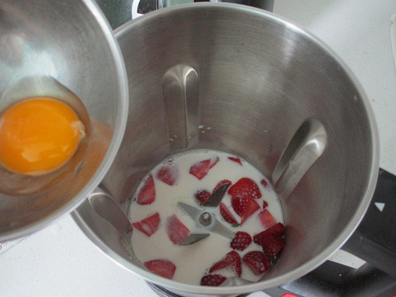 Steps to make Strawberry Egg Milk Juice