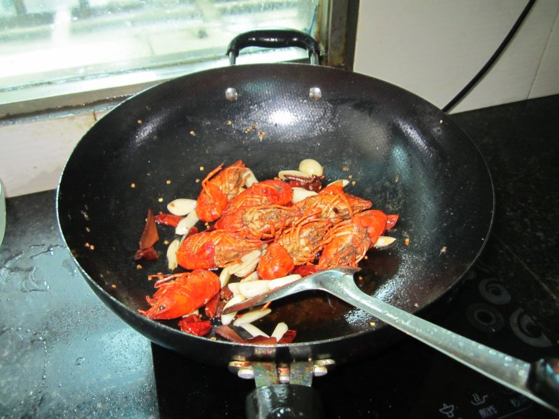 Steps for Cooking Oil-Exploded Lobster