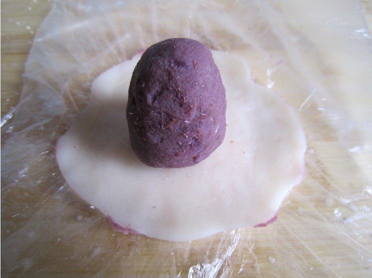 Steps for making Strawberry Daifuku