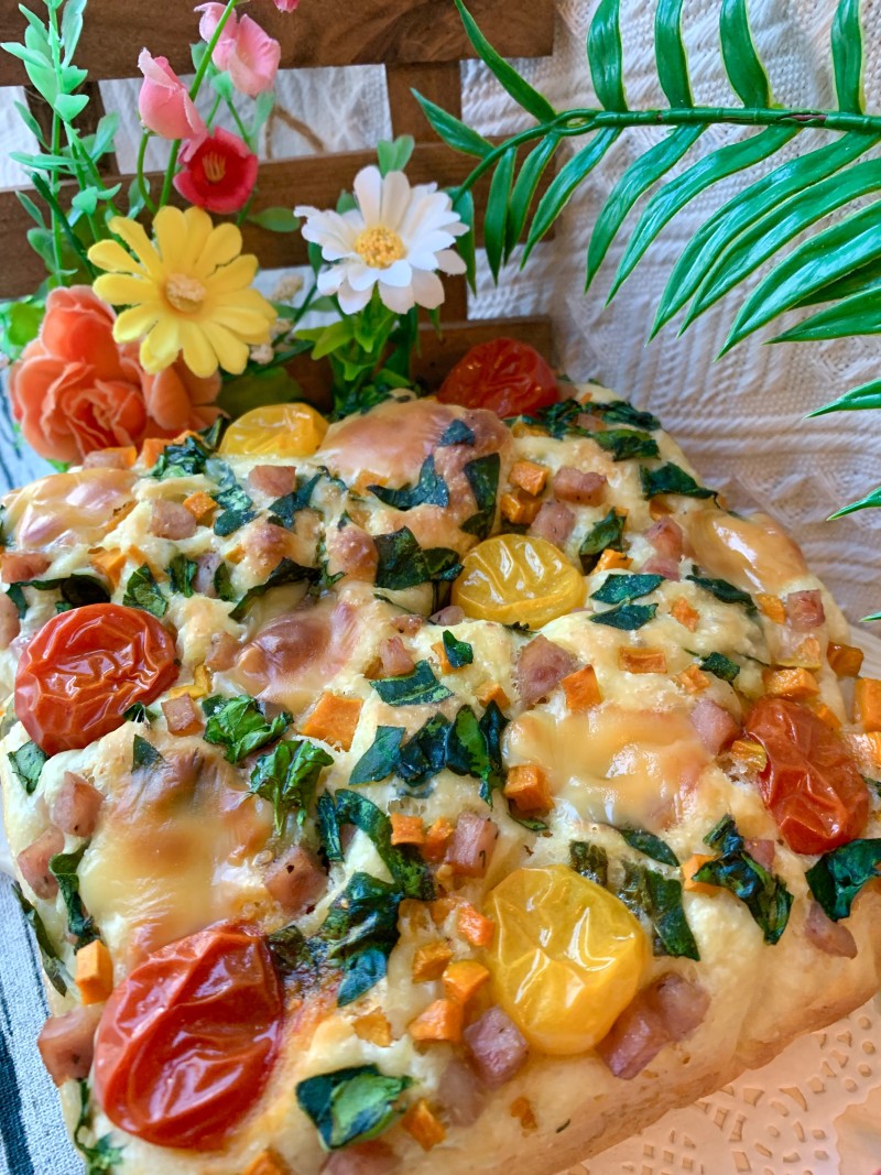 Easy Vegetable Sausage Focaccia Bread (No Knead)