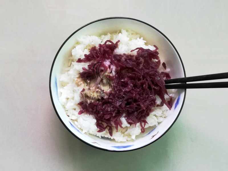 Steps for making Red Cabbage and Pork Floss Rice Balls