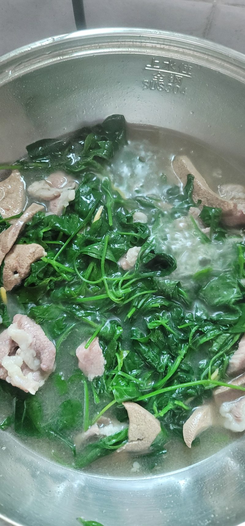 Steps for Making Pork Liver Lean Meat Goji Sprout Soup