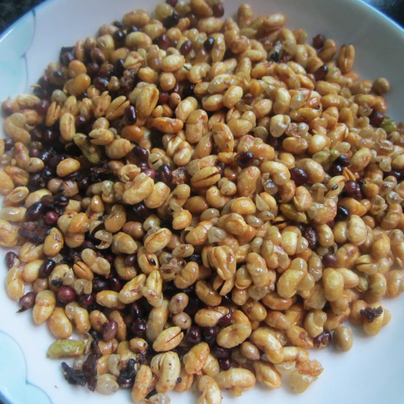 Steps for Making Sugar and Bean Flour Bread