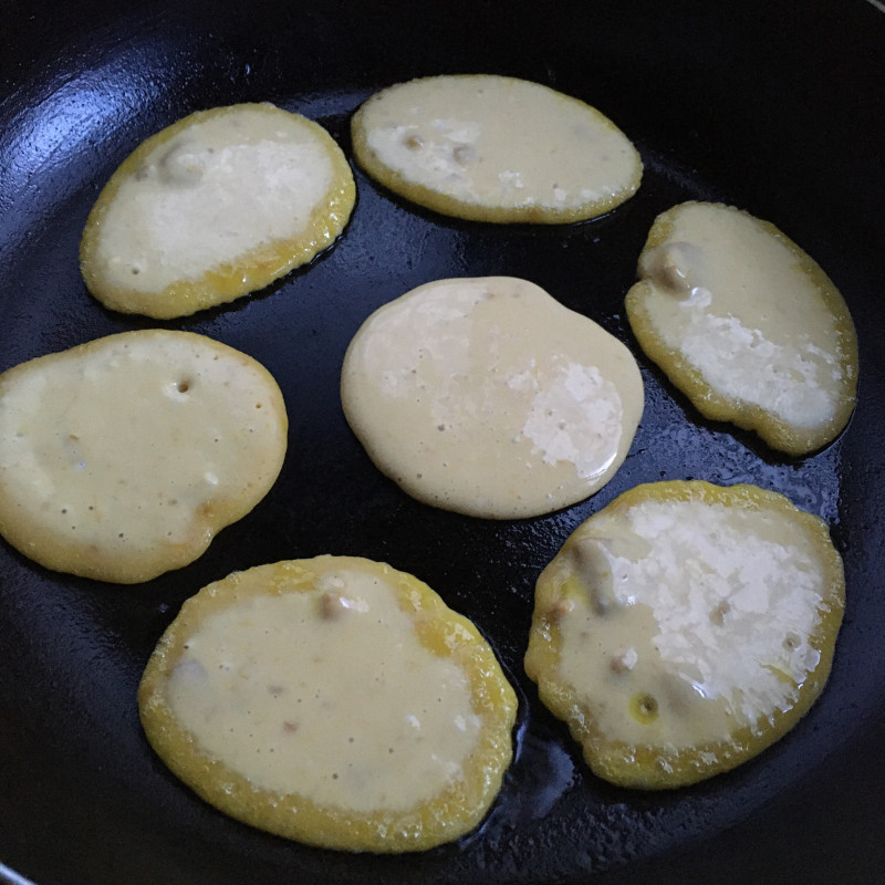 Steps for Making Pumpkin Pancakes with Milk Flavor