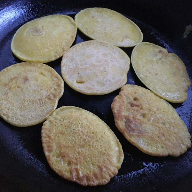 Steps for Making Pumpkin Pancakes with Milk Flavor