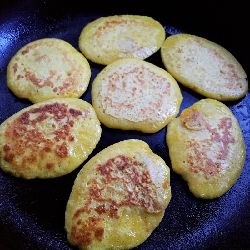 Steps for Making Pumpkin Pancakes with Milk Flavor