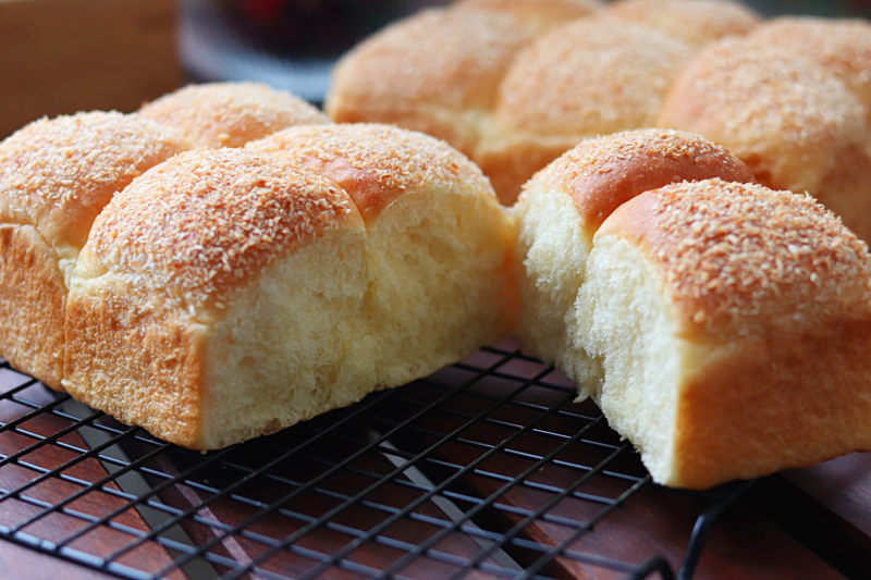 Coconut-flavored Soft and Delicious Mini Bread