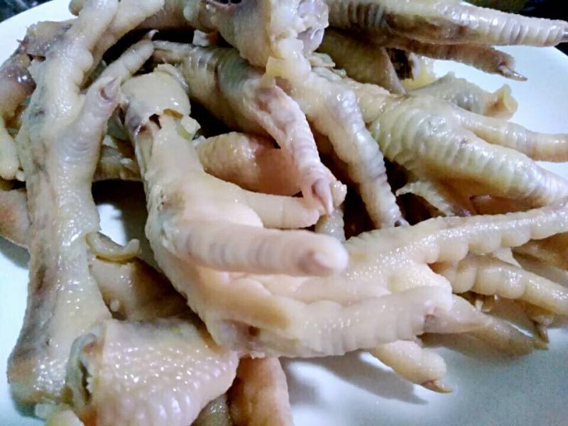 Steps for Making Sesame Marinated Chicken Feet