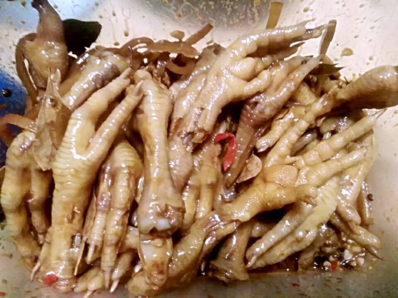 Steps for Making Sesame Marinated Chicken Feet