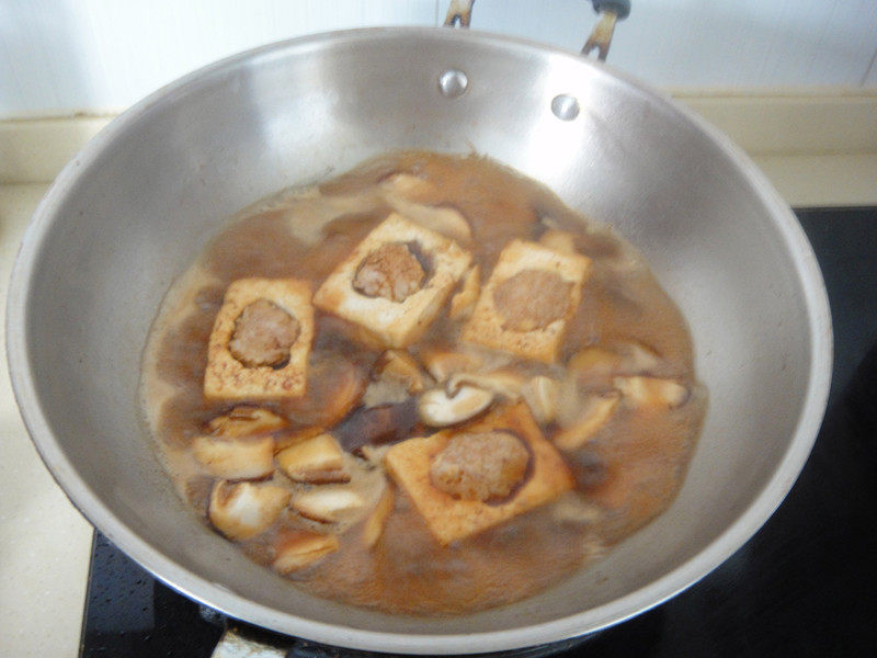 Steps for Cooking Shiitake Mushroom and Tofu Stuffed Pork