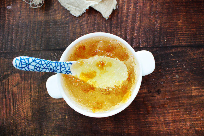 Peach Gum, Coix Seed, Bird's Nest, and Tremella Soup for Summer