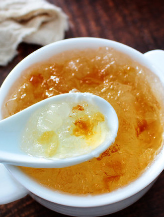 Peach Gum, Coix Seed, Bird's Nest, and Tremella Soup for Summer