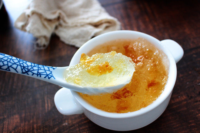 Peach Gum, Coix Seed, Bird's Nest, and Tremella Soup for Summer