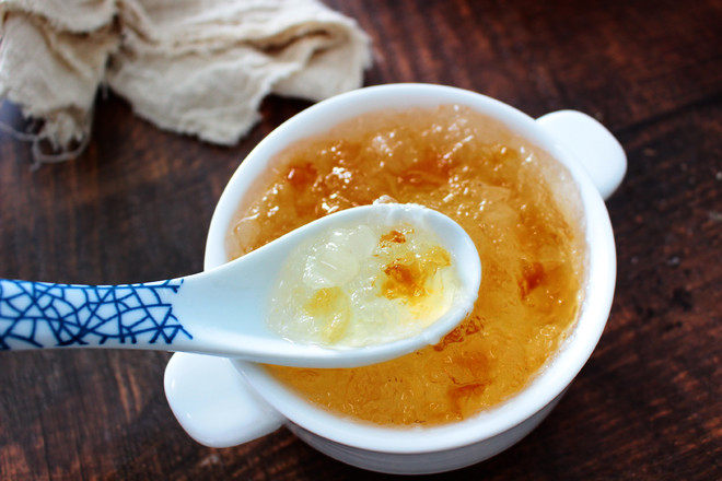 Peach Gum, Coix Seed, Bird's Nest, and Tremella Soup for Summer