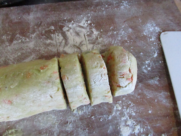 Step-by-Step Instructions for Making Fruit and Vegetable Cheese Scones