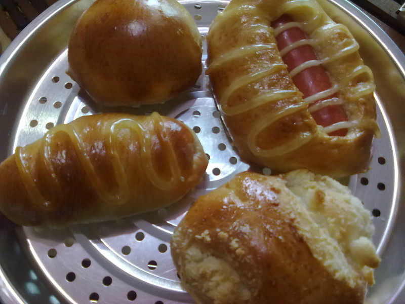 Detailed Steps for Making Coconut Bread and Sausage Rolls