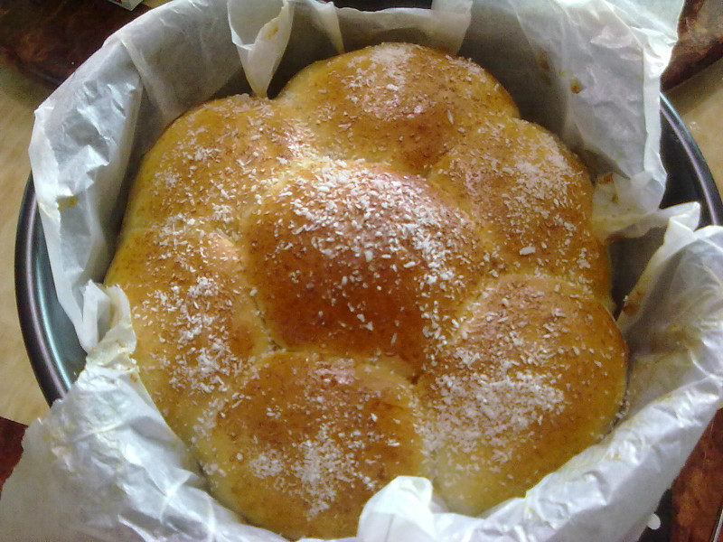 Detailed Steps for Making Coconut Bread and Sausage Rolls