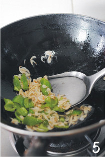 【Shrimp and Chive Stir-fried Tofu】- A Delicious Combination to Enhance Tofu Flavor - Cooking Steps