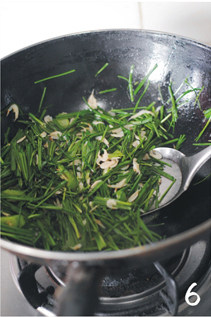 【Shrimp and Chive Stir-fried Tofu】- A Delicious Combination to Enhance Tofu Flavor - Cooking Steps