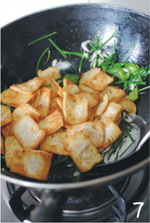 【Shrimp and Chive Stir-fried Tofu】- A Delicious Combination to Enhance Tofu Flavor - Cooking Steps