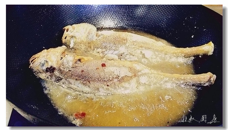 Steps for Making Dry-Fried Yellow Croaker