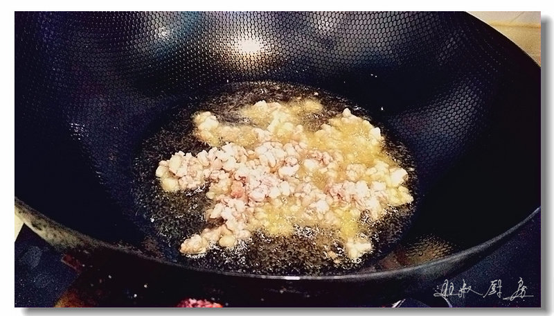 Steps for Making Dry-Fried Yellow Croaker