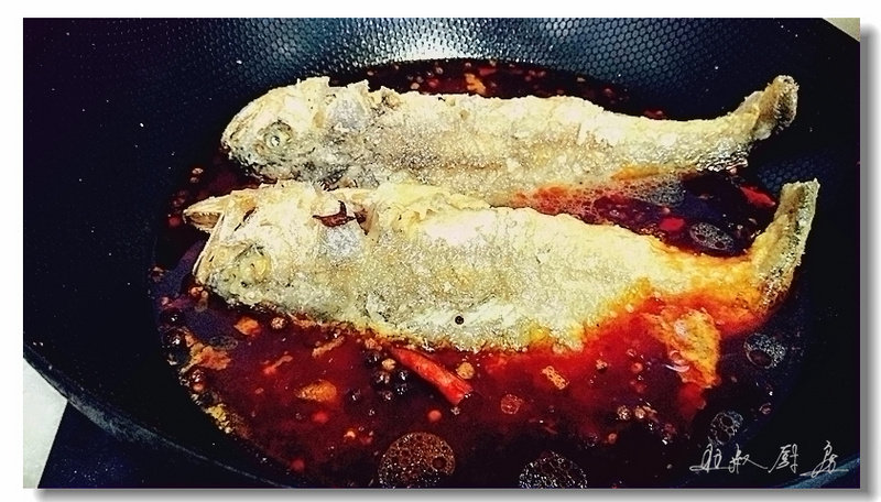 Steps for Making Dry-Fried Yellow Croaker