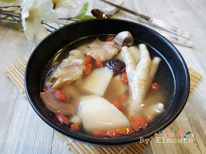 Steps for Cooking Yam, Chicken Feet and Conch Soup
