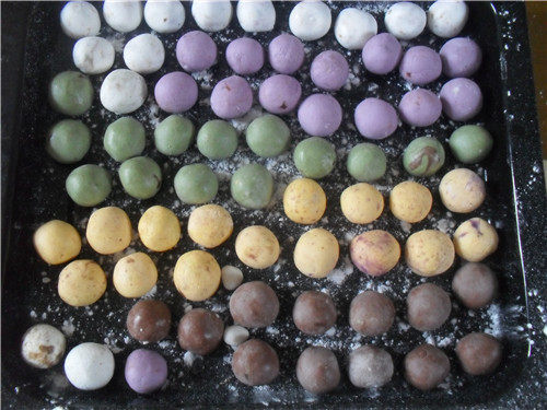 Steps for Making Five-Color Glutinous Rice Balls