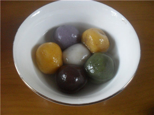 Steps for Making Five-Color Glutinous Rice Balls