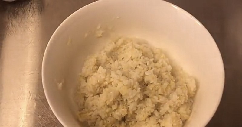 Steps for Making Homemade Pork Floss Rice Balls