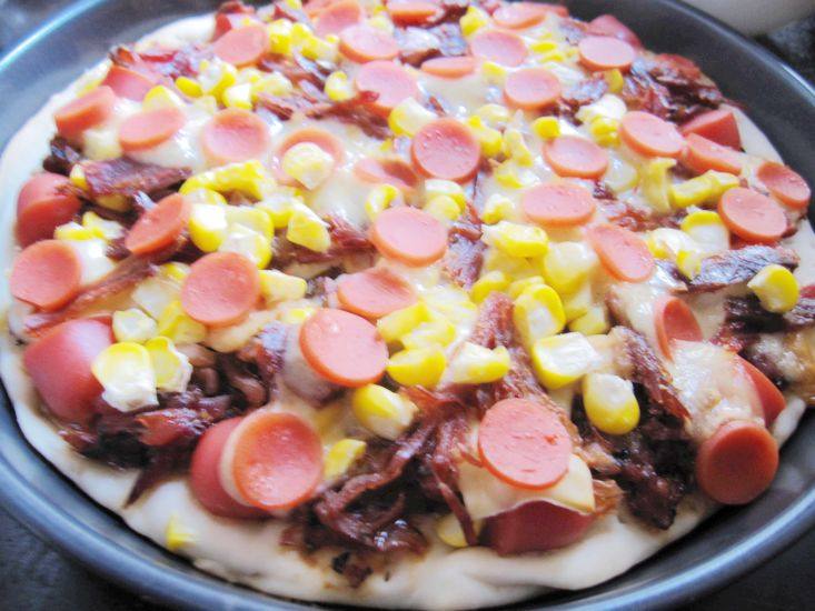 Steps for Making Chicken and Ham Pizza