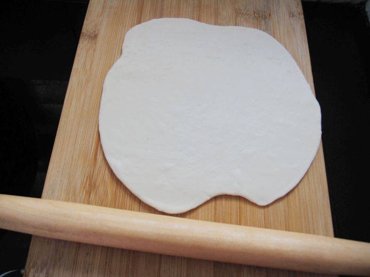 Steps for Making Chicken and Ham Pizza