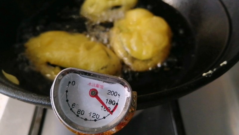 Steps for Making Tonkatsu-Style Fried Eggplant