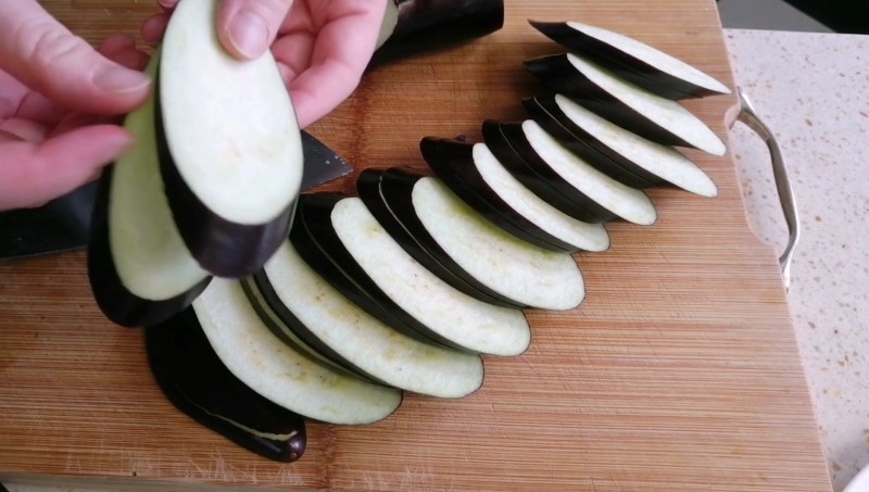 Steps for Making Tonkatsu-Style Fried Eggplant