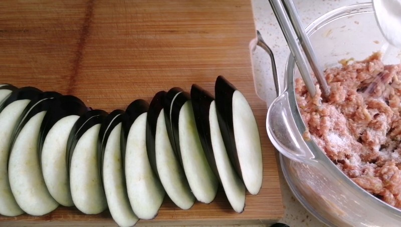 Steps for Making Tonkatsu-Style Fried Eggplant