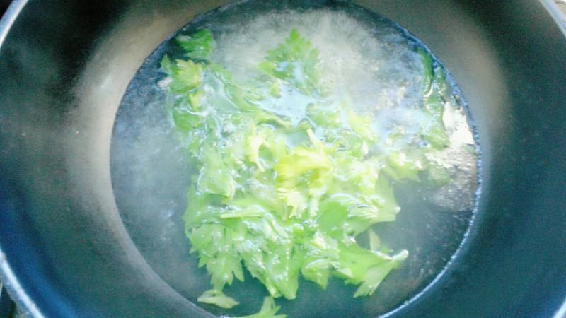 Step-by-Step Guide to Making Celery Leaf Egg Soup