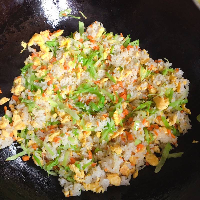 Steps for Making Cabbage Carrot Egg Fried Rice