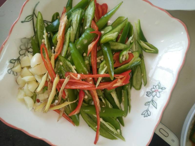 Steps for making Spicy Fried Small Fish