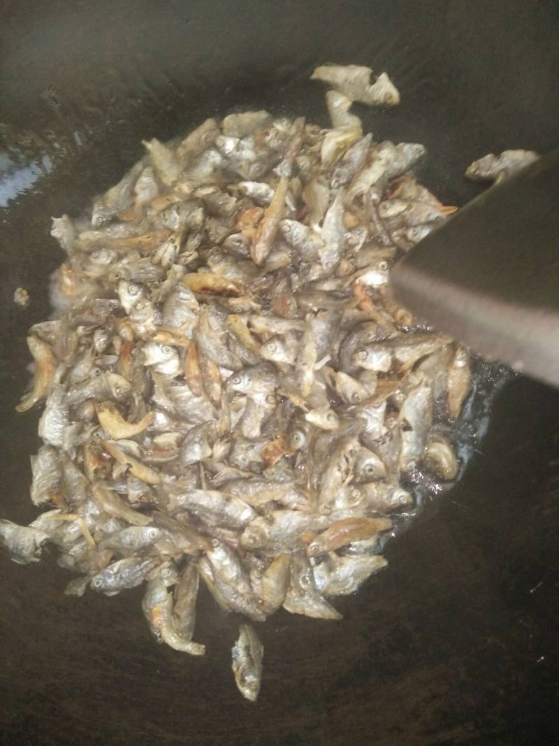 Steps for making Spicy Fried Small Fish