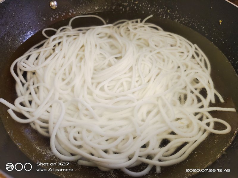 Steps for Making Hot Dog Rice Noodles