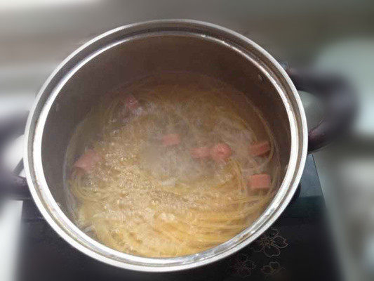 Love Heart Ham Spaghetti Cooking Steps