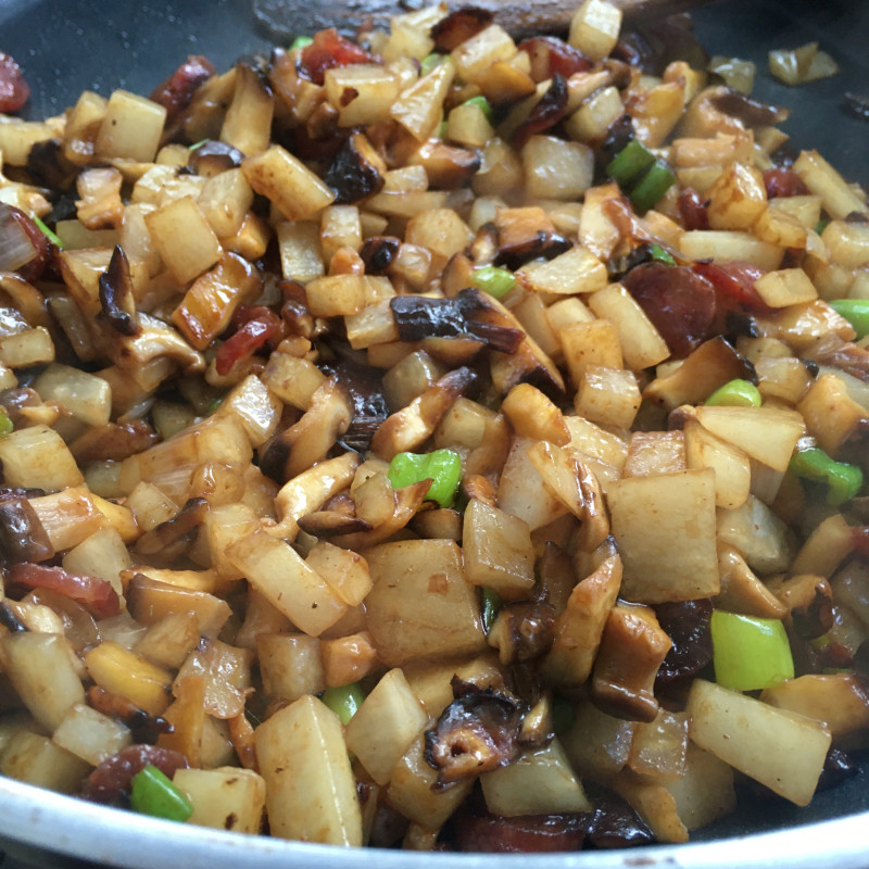 Steps for Cooking Mushroom and Sausage Rice with Diced Radish