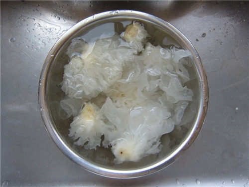 Steps for Cooking Sweetened Snow Fungus