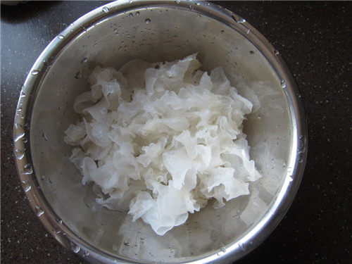 Steps for Cooking Sweetened Snow Fungus