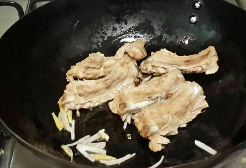 Steps for making Clay Pot Pork Ribs with Napa Cabbage and Vermicelli