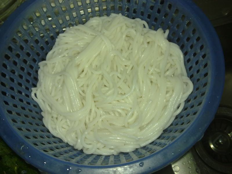 Steps for Cooking Yunnan Specialty Rice Noodles: Small Pot Rice Noodles