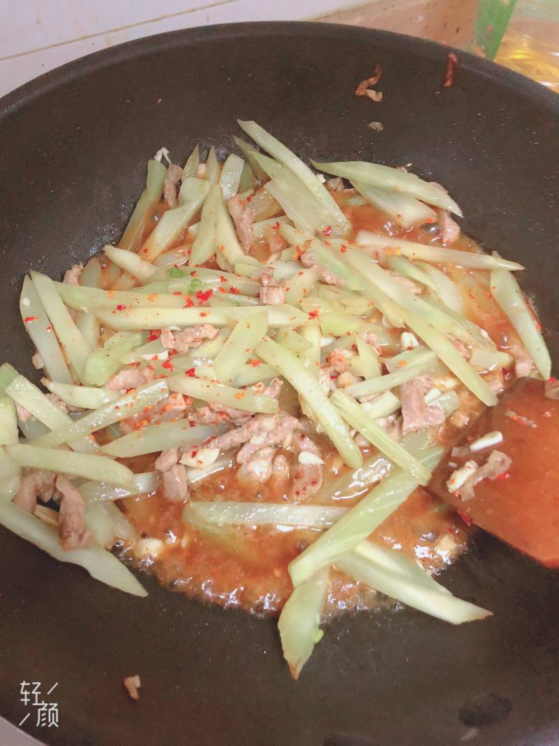 Steps for Making Stir-Fried Bamboo Shoots