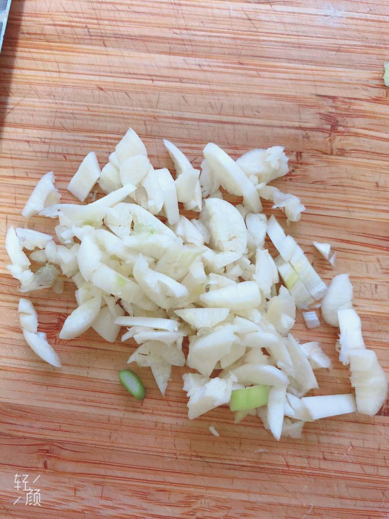 Steps for Making Stir-Fried Bamboo Shoots