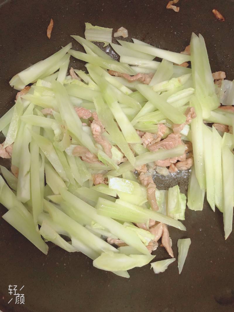 Steps for Making Stir-Fried Bamboo Shoots